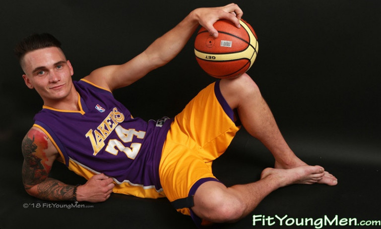 20 Year Old Aussie Basketball Star Flynn Peakcock Strips Out Of His