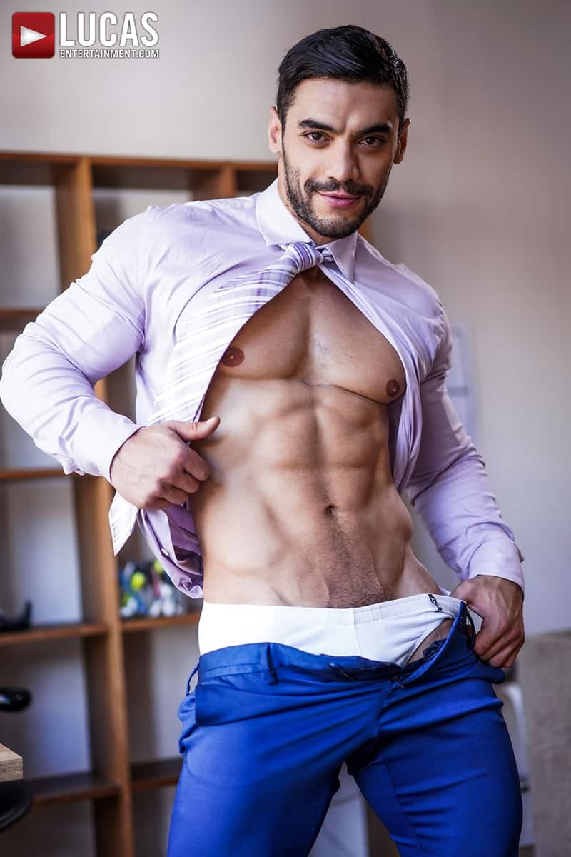 Total-power-top-Andre-Donovan-bottoms-Arad-Winwin-huge-muscle-cock-LucasEntertainment-006-Gay-Porn-Pics